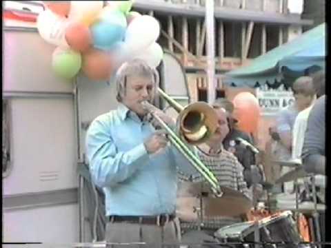 Silver Dollar - Pete Rose Jazz Band - Folkestone, Kent -1982.wmv