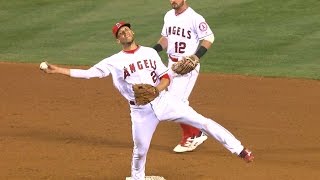 HOU@LAA: Simmons makes a stunning barehanded play