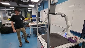 Controlling a robotic arm with the HoloLens V2