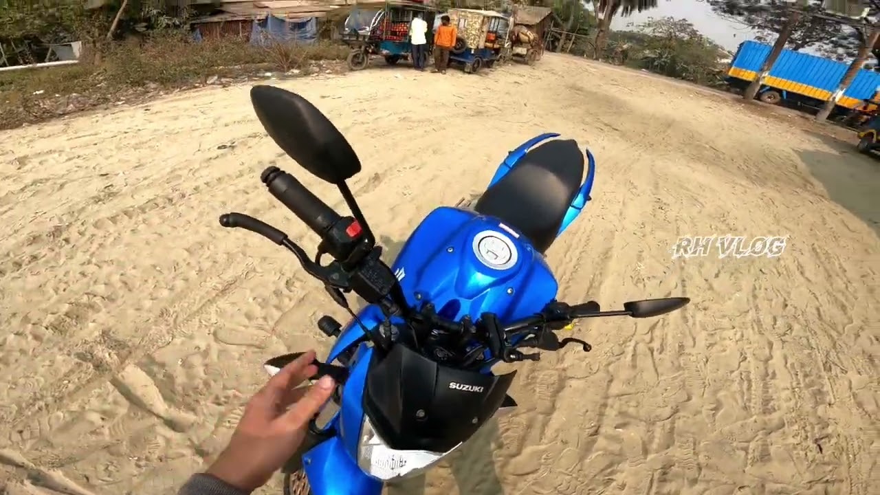 সুজুকি সার্ভিস সেন্টারে গিয়ে আমার বাইকটাকে সার্ভিস করে নিয়ে আসলাম..