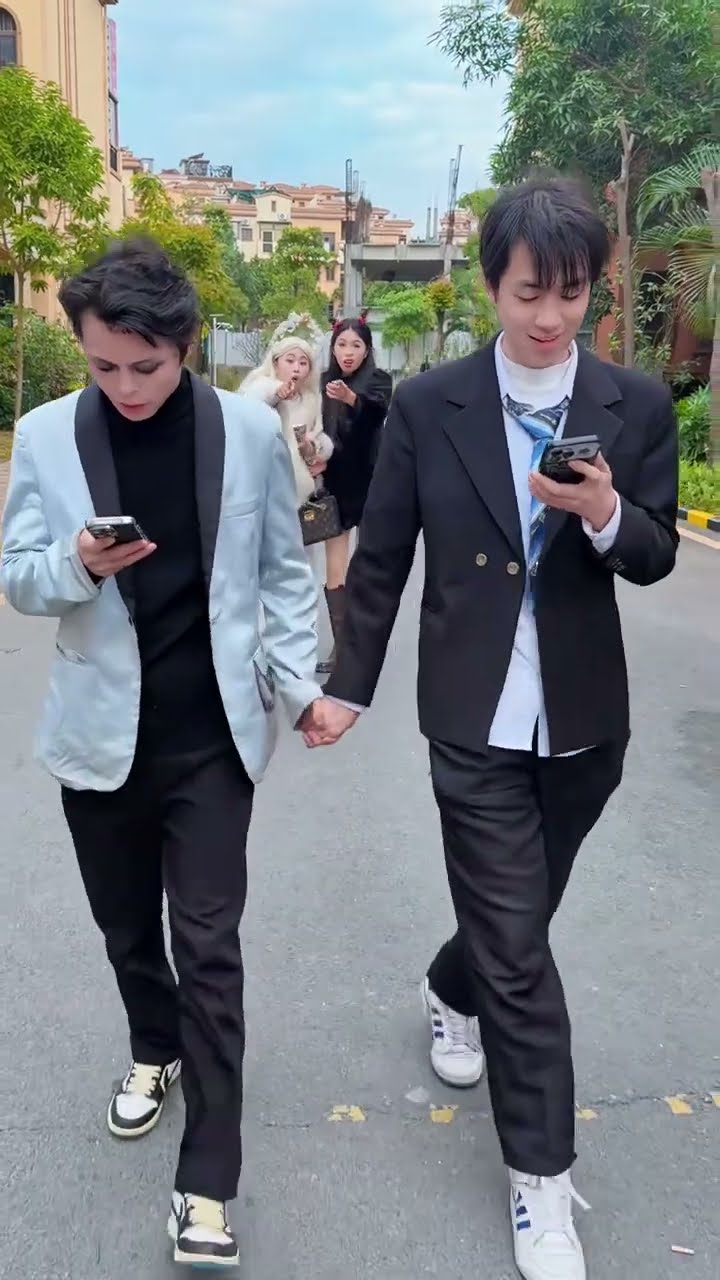 Attention! Don't play with your phone while walking #clown #angel