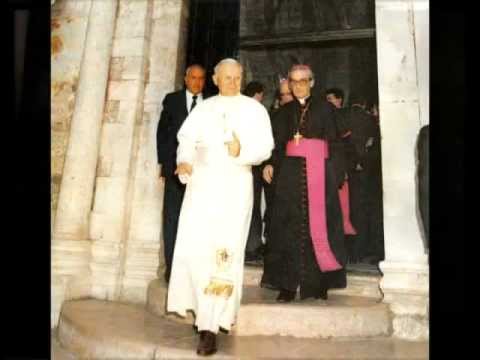 PAPA BENEDETTO XVI - INDEGNO DI ENTRARE nella grot...