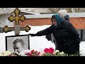 La Russie commémore Navalny sur sa tombe, sur fond de tests de poison