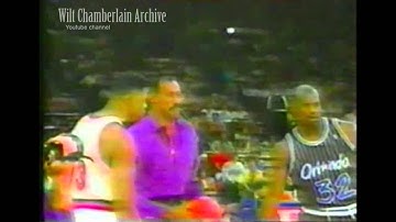 Wilt Chamberlain shakes hands with Shaq