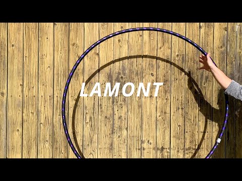Dieses Video zeigt unser Hula Hoop Modell &quot;Lamont&quot; in Bewegung bei Sonnenlicht. Tapes: prisma purple / 24 mm black gripDieses Modell ist erhältlich für Einst...