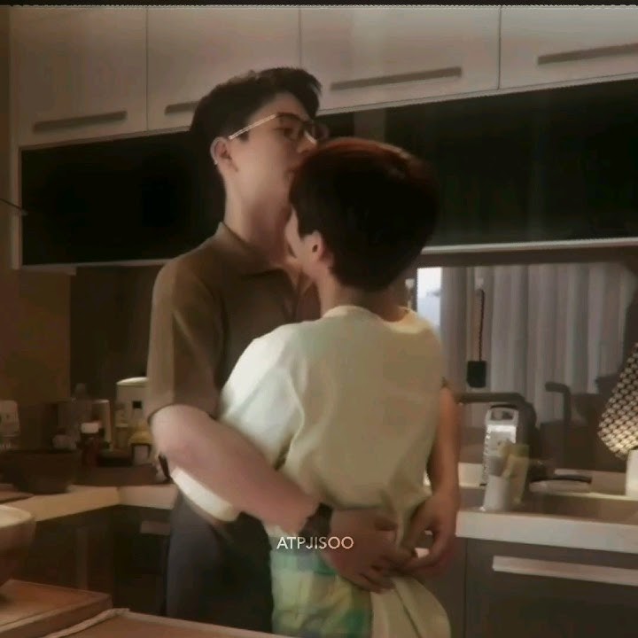 They finally Kissed!!😭💚 #cookingcrush #gunatthaphan #offjumpol #offgun #ออฟกัน