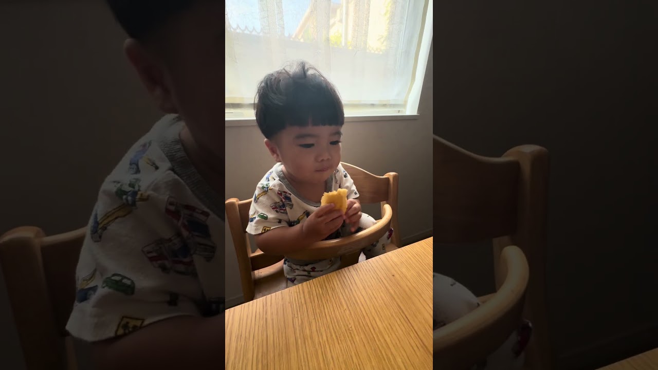 朝はパン🍞 #しまいにっき#年子姉妹＃1歳児#3歳児＃4歳児#shorts #育児#子育て#子供のいる暮らし#蒸しパン