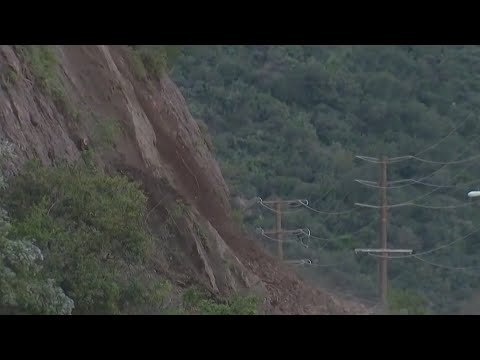 Rock slide blocks Malibu Canyon Road near PCH - YouTube