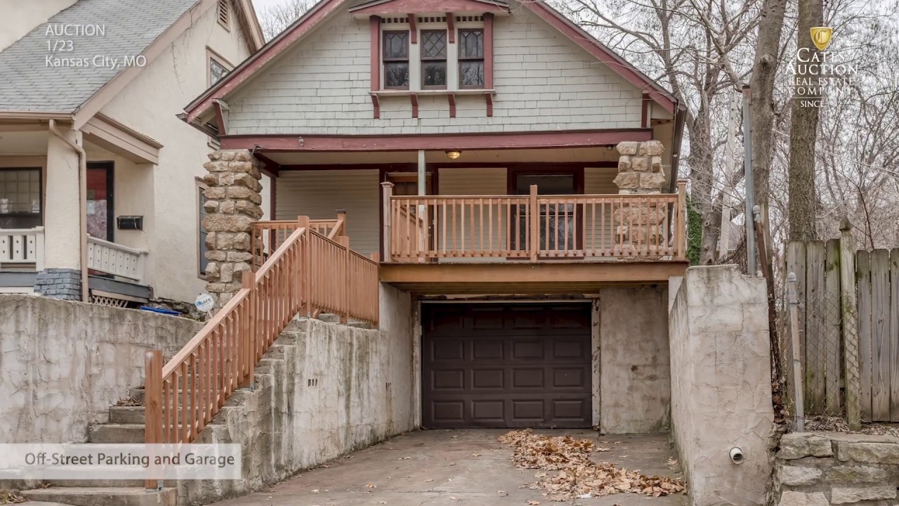 Huge 1911 Hyde Park Bungalow with 4 Bedrooms, 2 Baths Kansas City