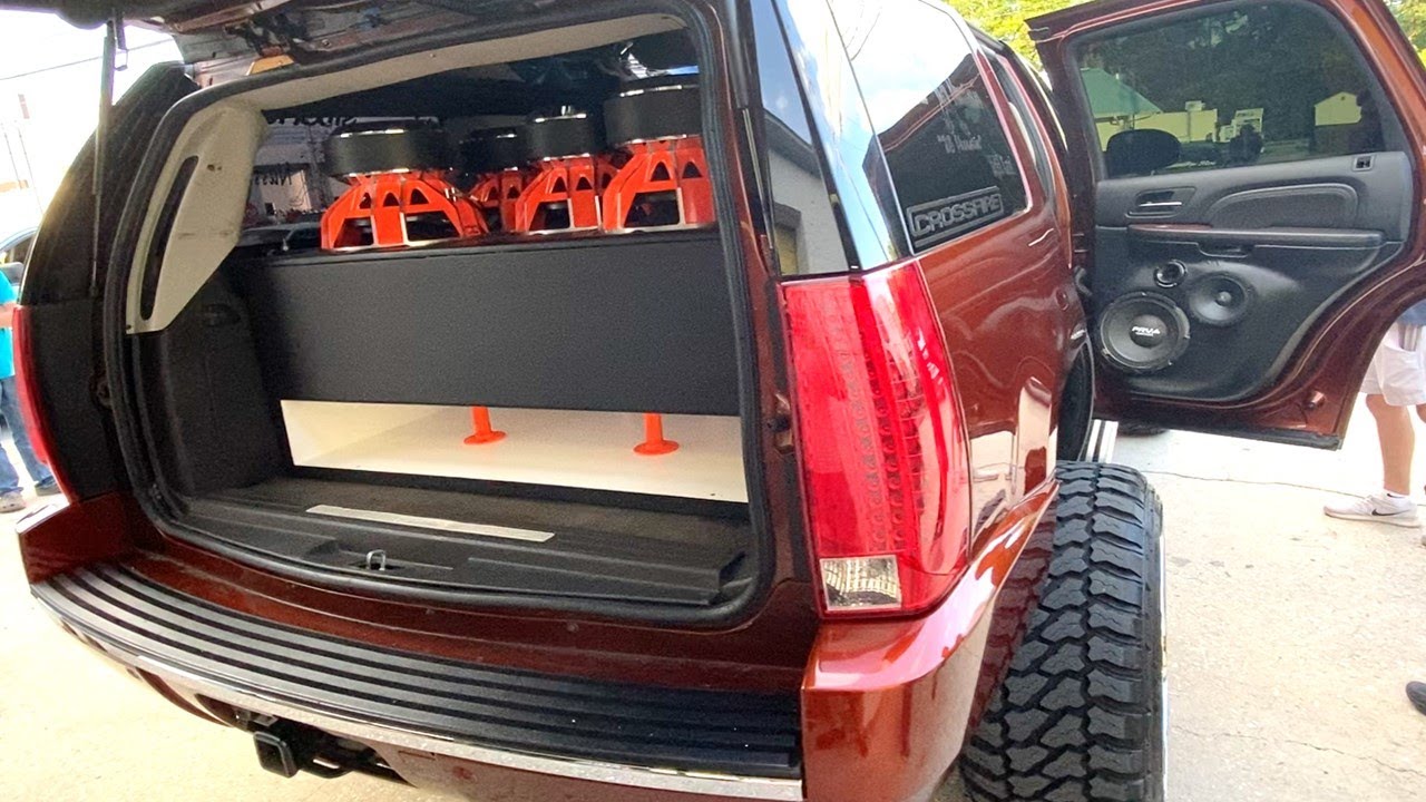⁣CRAZIEST FLEX I HAVE EVER SEEN IN THIS GIRLS ESCALADE IS BACK AND LOUDER!