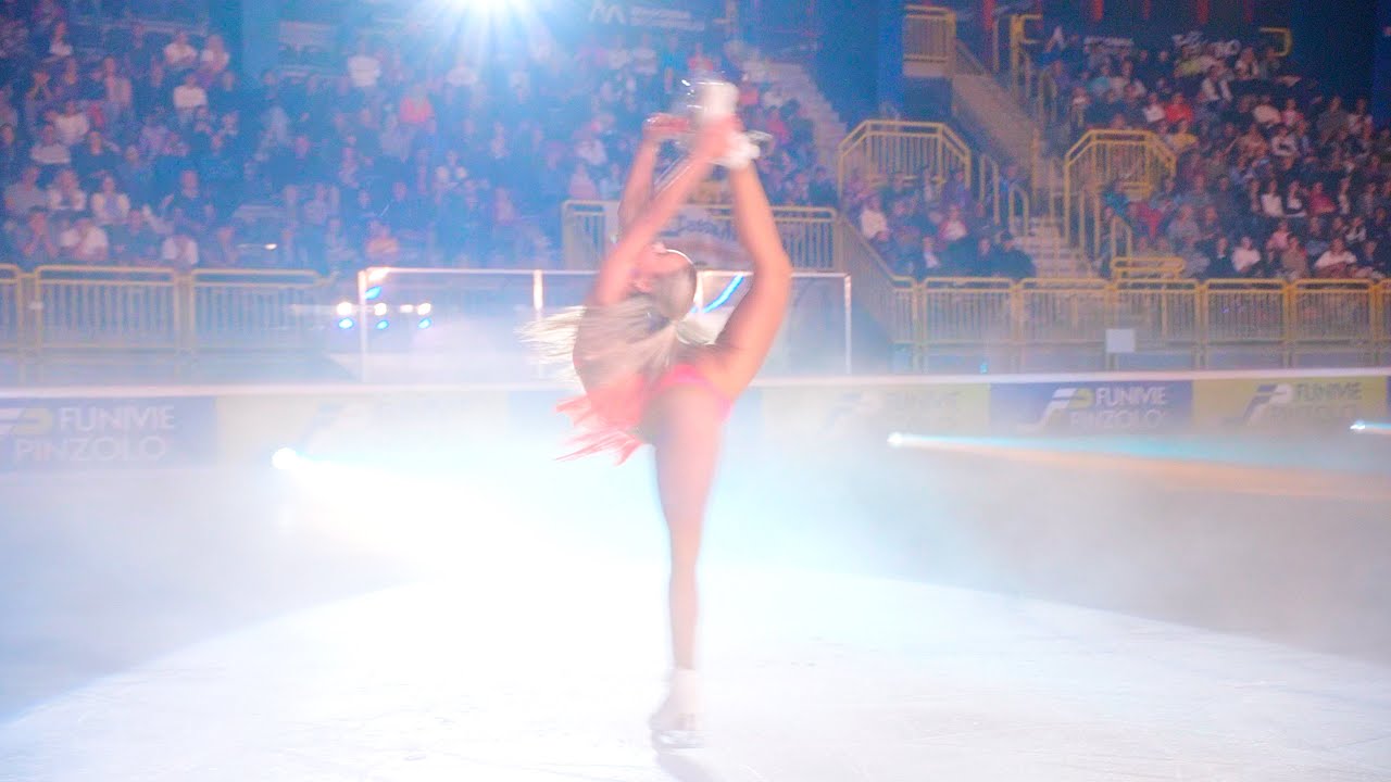 The Power of a Unicorn, Loena Hendrickx performs to Noa Kirel at Ghiaccio Spettacolo (2024)