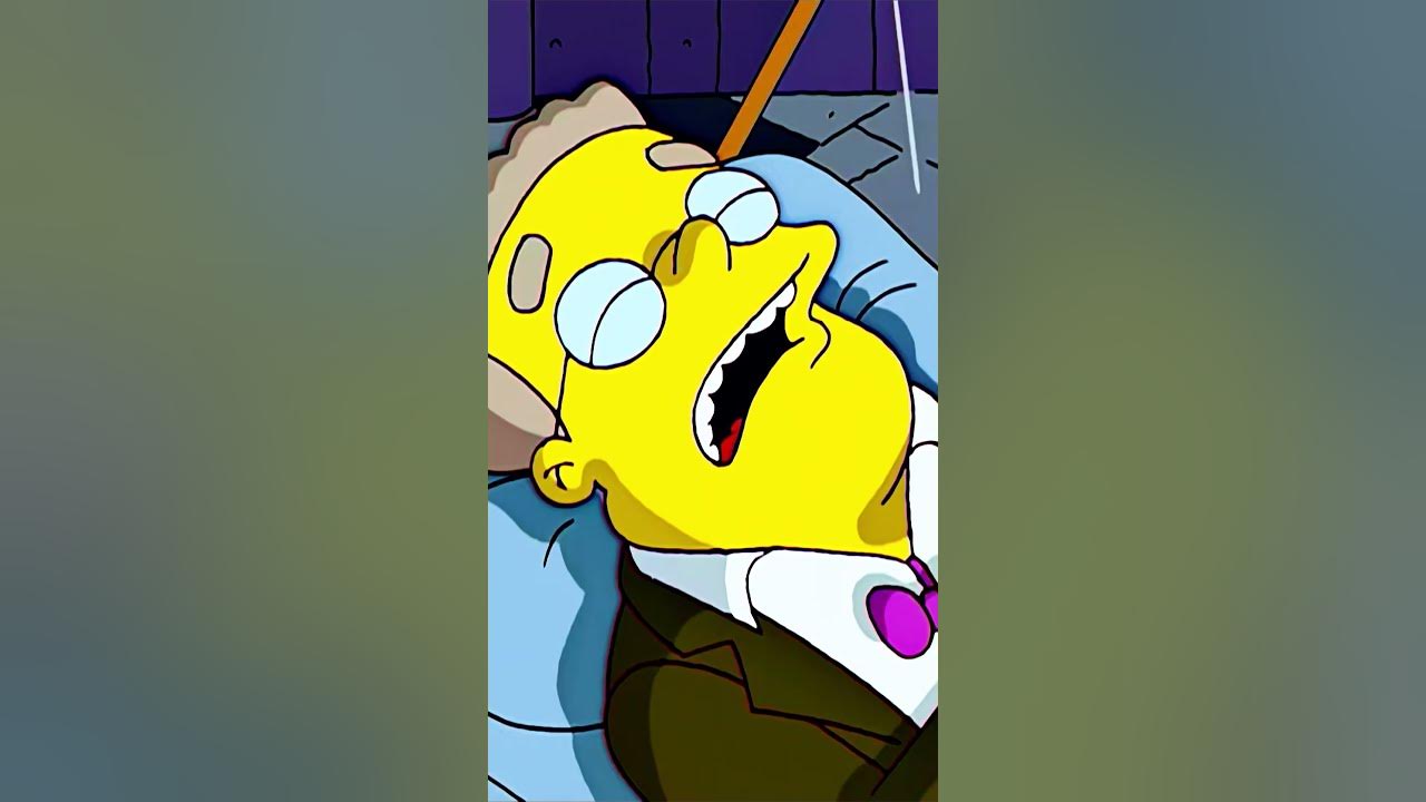 Поцелуй Бернса спасает жизнь 😦😄 #simpsons #симпсоны #shorts #шортс # ...