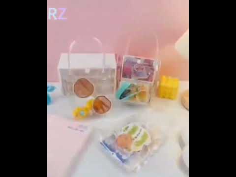 Прозора подарункова ПВХ сумка з ручками та заклепкою, багаторазова, 22×12×5 см, видео 1