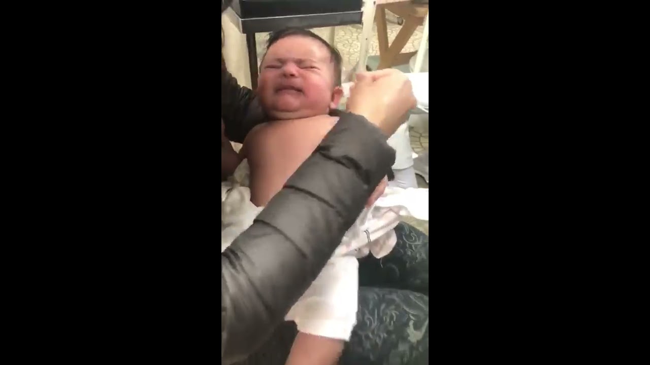 2 month old Baby’s first vaccine (part2)