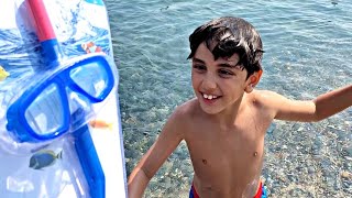 Efeye Tatilde Mavi Deniz Gözlüğü Aldık