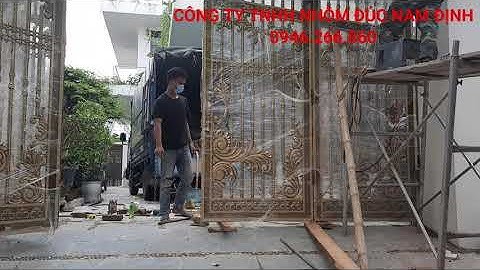 ✅ Lắp đặt công đoạn cuối của cổng nhôm đúc 4 cánh hoa lá tây.