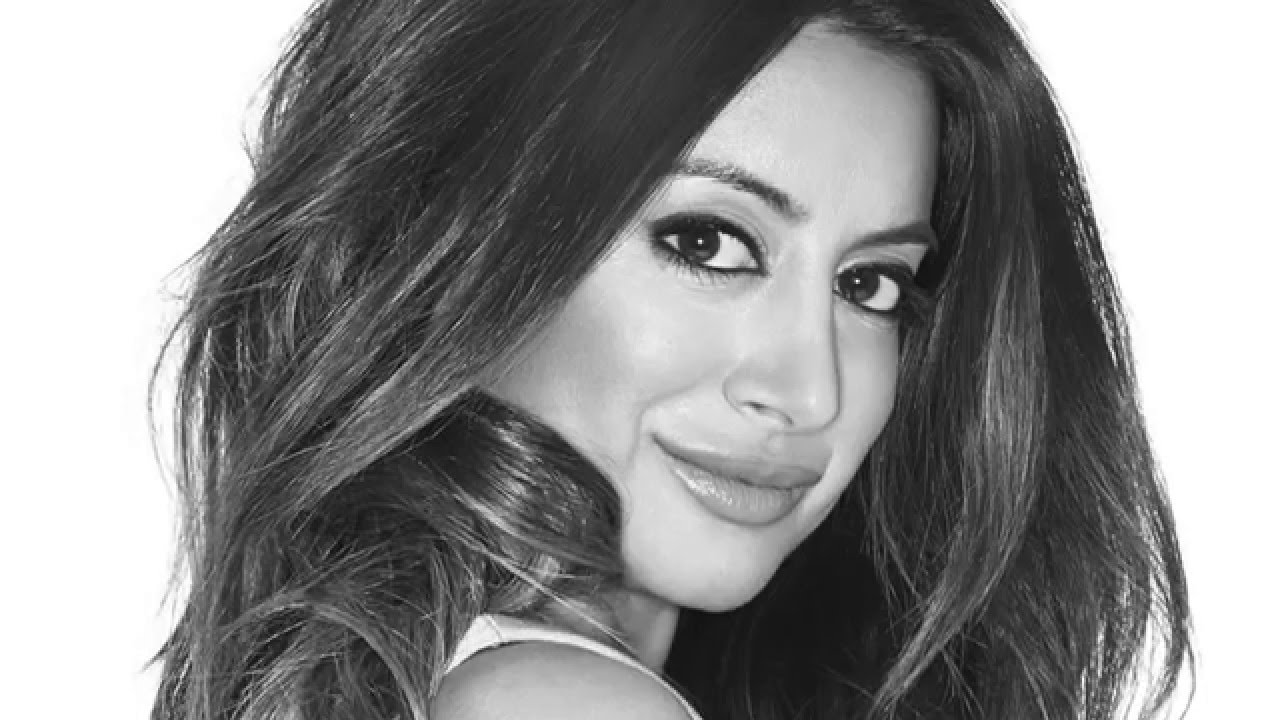 INTERVIEW | Noureen DeWulf