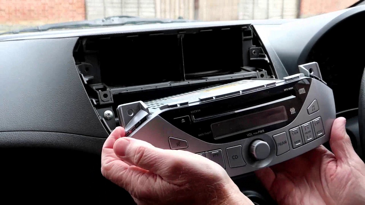 Suzuki Alto. Radio removal and refitting. 2013. - YouTube