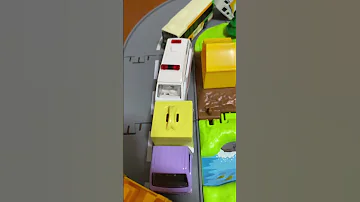 息子が遊んだ後のトミカ トミカタウン ドライブスルーに大行列 これはハッピーセットのポケカ待ち 