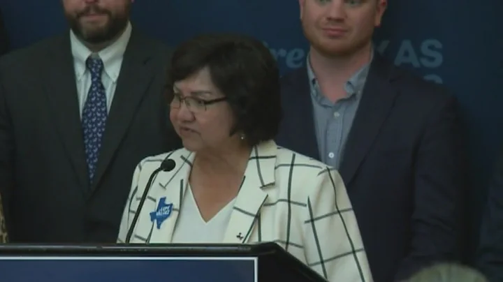 Lupe Valdez speaks after losing to Gov. Greg Abbott