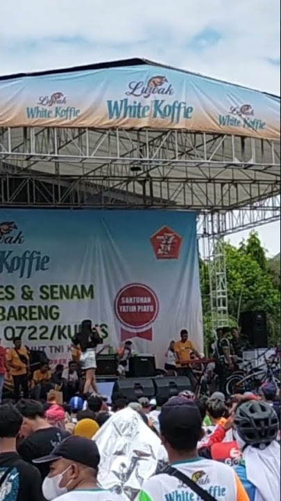 DESI TATA GOYANG HOT, (TIARA)  DALAM RANGKA HUT TNI KE 77