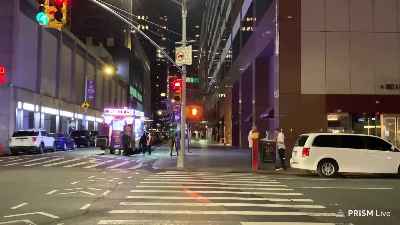 New York City Live - Midtown Manhattan Sunday Night 🍁🍂 🇺🇸🐂