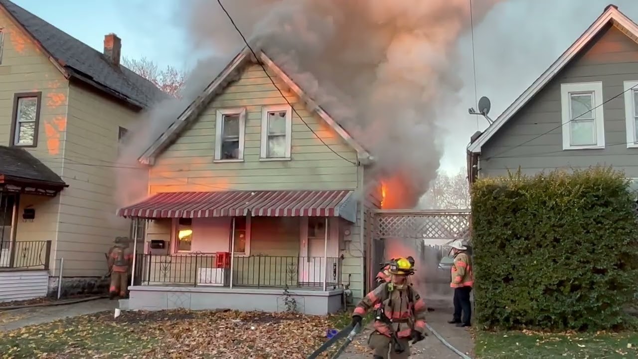 11/20/25-Buffalo FD working fire at 18 Benzinger Street