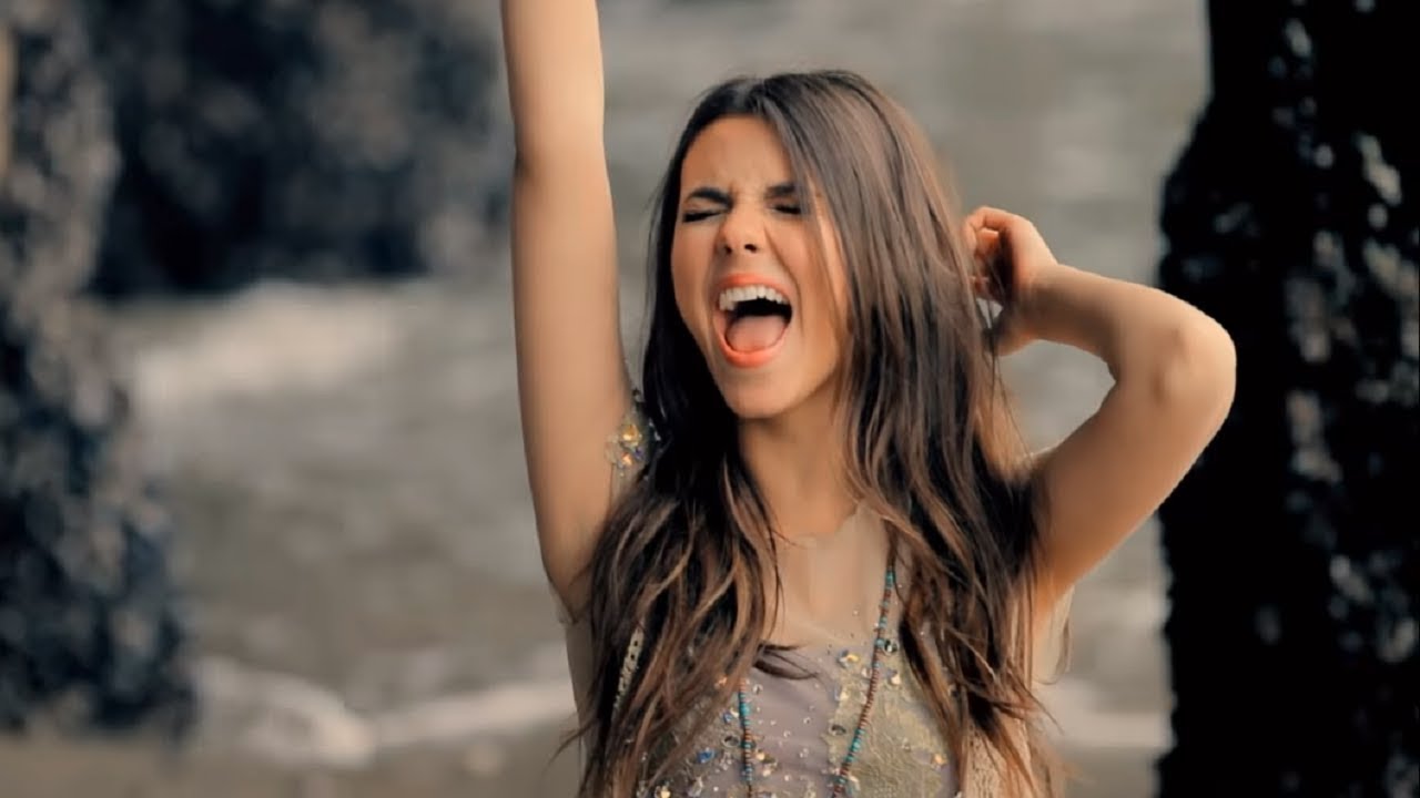 NickALive!: Victoria Justice Reveals She's 'Down' For Victorious