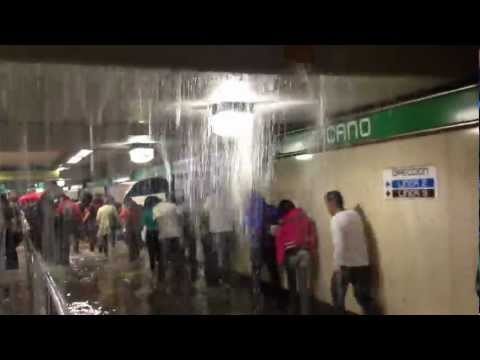 lluvia dentro del metro chabacano