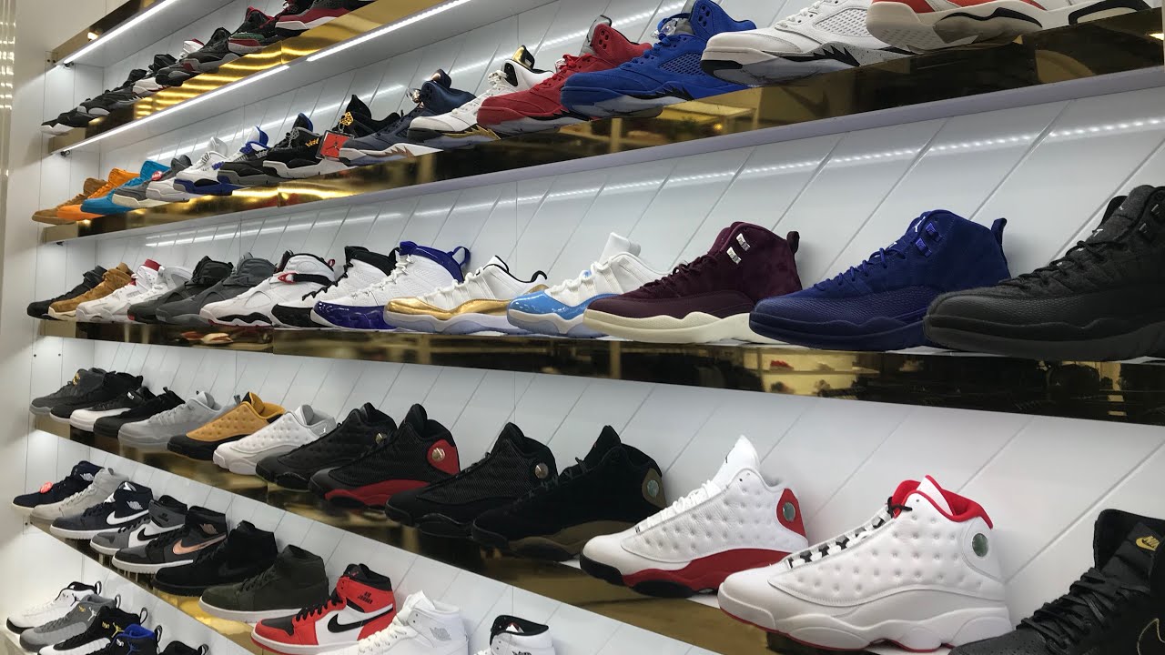 SHOE PALACE GRAND OPENING!!! THEY HAD ALL KINDS OF SNEAKERS! - YouTube
