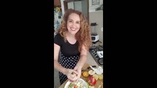 מבשלים בריא עם גלית שלגי- 2 מתכונים בריאים לחג: צ'יפס תפוחים וקרמבל פירות