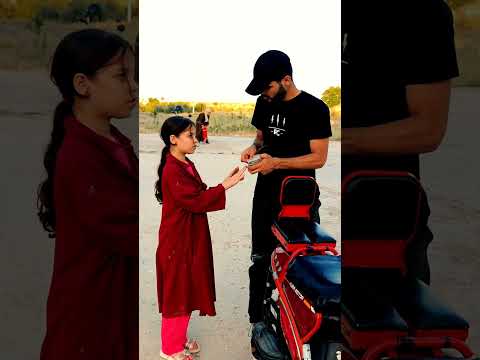 شاهد طفله تمنع اخوه من السرقه