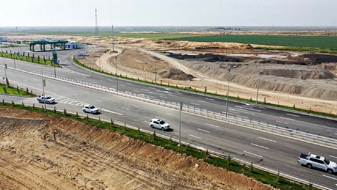 Сердар Бердымухамедов открыл участок скоростной магистрали Ашхабад-Туркменабад