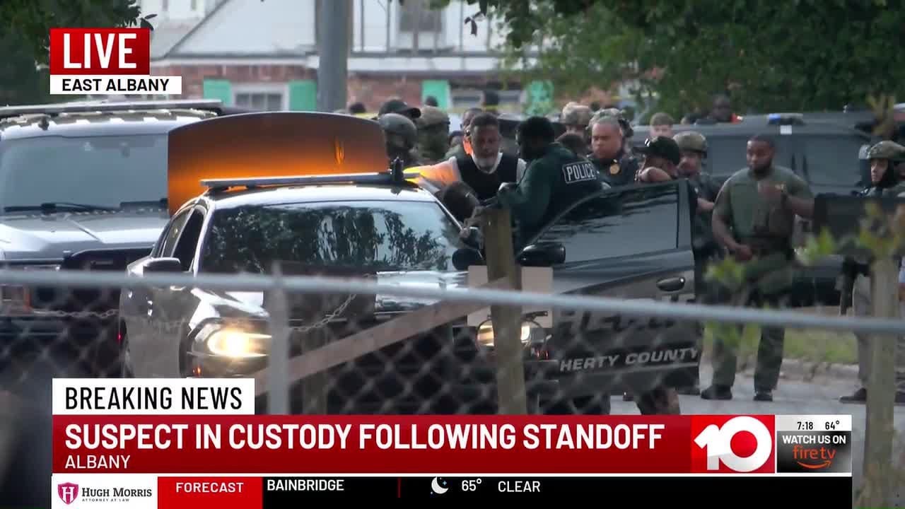 Suspect in custody following standoff in East Albany - YouTube
