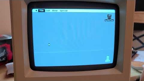 Apple Mac 128k from 1984 with floppy emu
