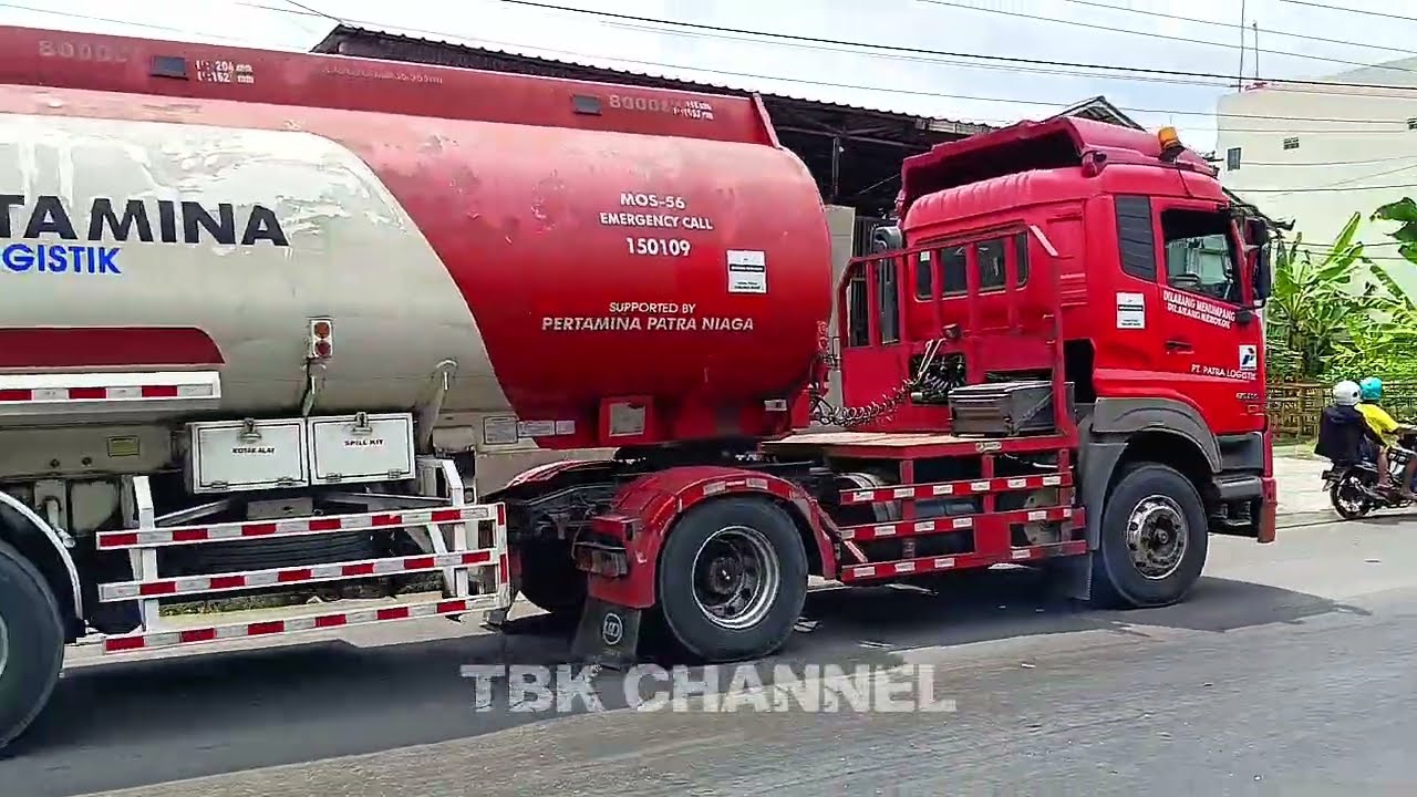 Truk - Truk Besar Melewati Rel Kereta Api #5 