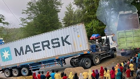 DRAMA TERSULIT TRUK ! Ban Berasap Hingga Truk Mundur 