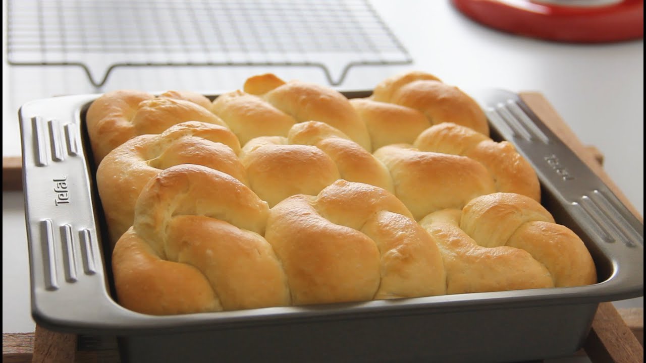 Soft & Chewy Milk Bread 牛奶手撕麵包 | Apron