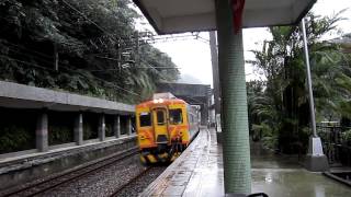 20121226@224次[DR3000]自強號通過三貂嶺站!