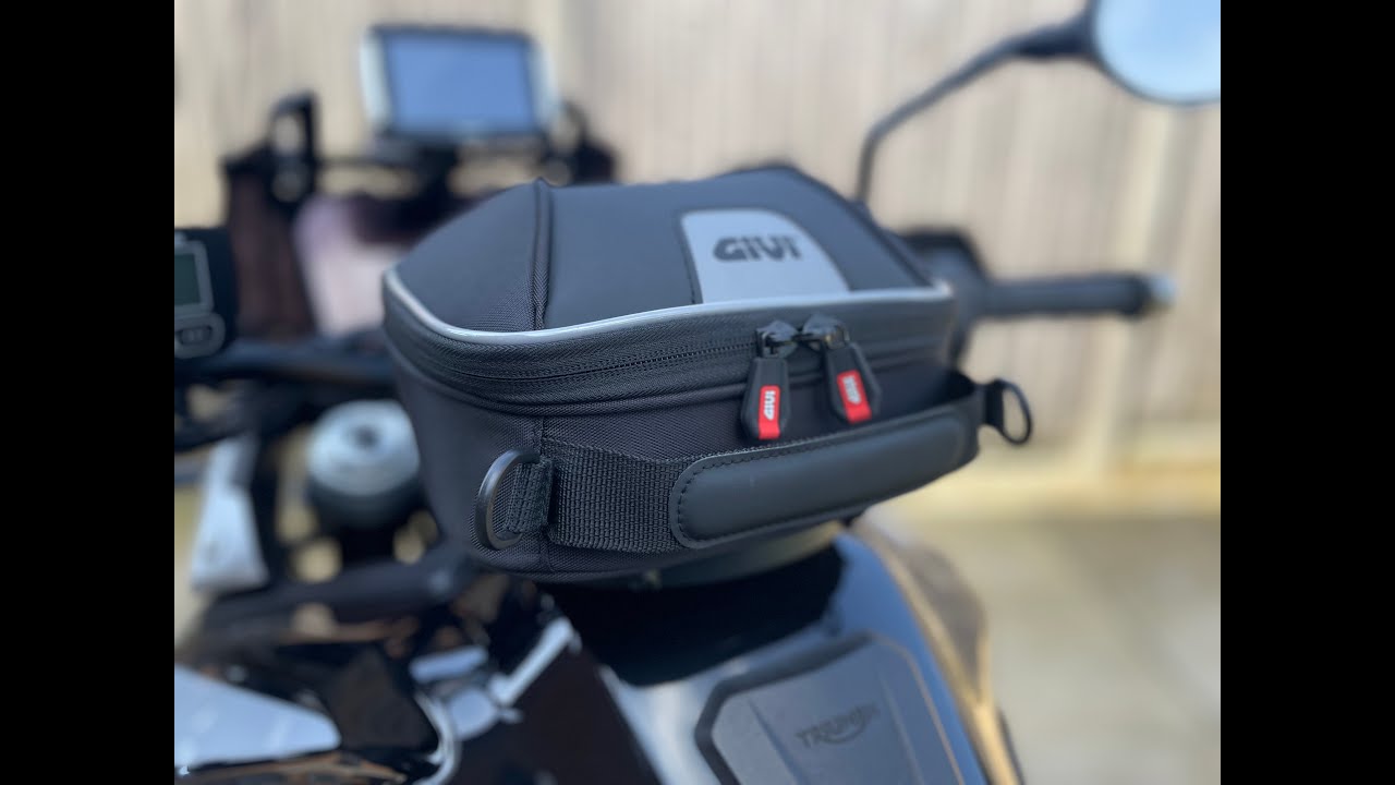 Givi XS319 Tank Lock Bag / Review/ How does it fit on the Triumph Tiger