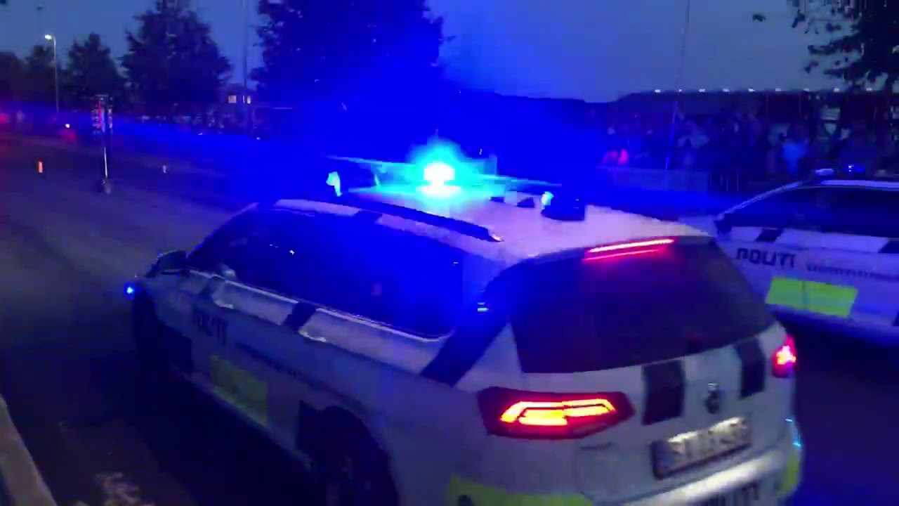 POLITI PÅ STRIBEN I RANDERS