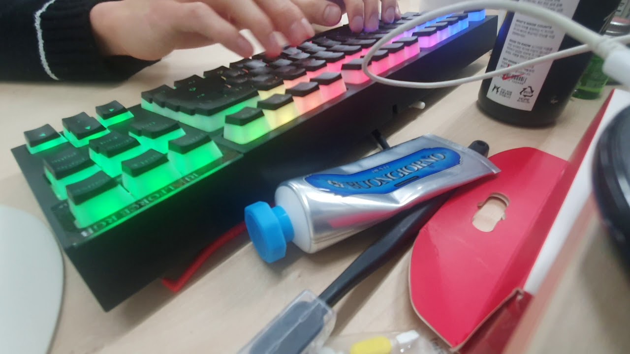 [ASMR] Topre Realforce r2 rgb R2TLA-US4G-BK typing sound - YouTube