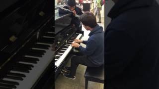 Sky Full Of Stars (Coldplay) piano cover at St. Pancras International