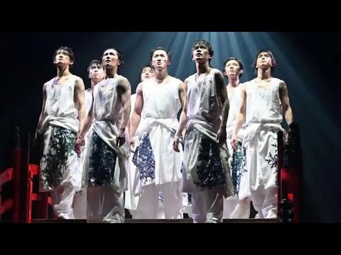 ＜Snow Man＞「滝沢歌舞伎ZERO FINAL」“集大成”のパフォーマンス披露　150万枚の“ドカ桜”、“腹筋太鼓”に生化粧も