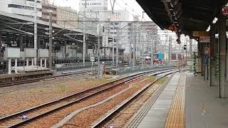 目の前で敬礼と指さしサービスをしてくれました!。EF210 122号機牽引稲沢発名古屋タ行8056レ名古屋通過
