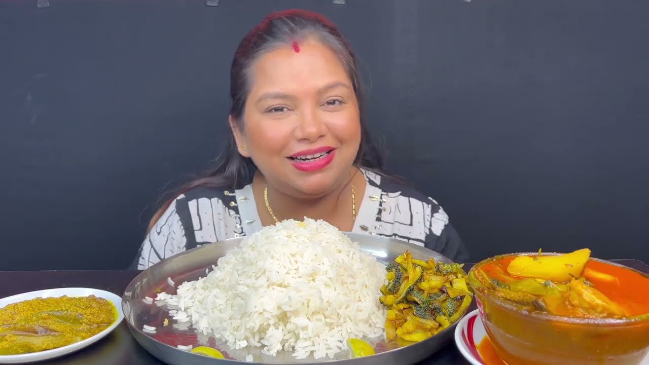 Comfort Food, Summer Food, Eating Rice With Katla Macher Patla Jhol, Potol Posto, Ucche Vaja।।