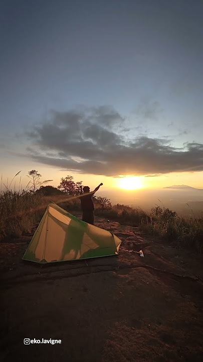 solo camping, menikmati sunrise dipos sekartaji gunung wilis nganjuk #solocamping #solohiking #asmr