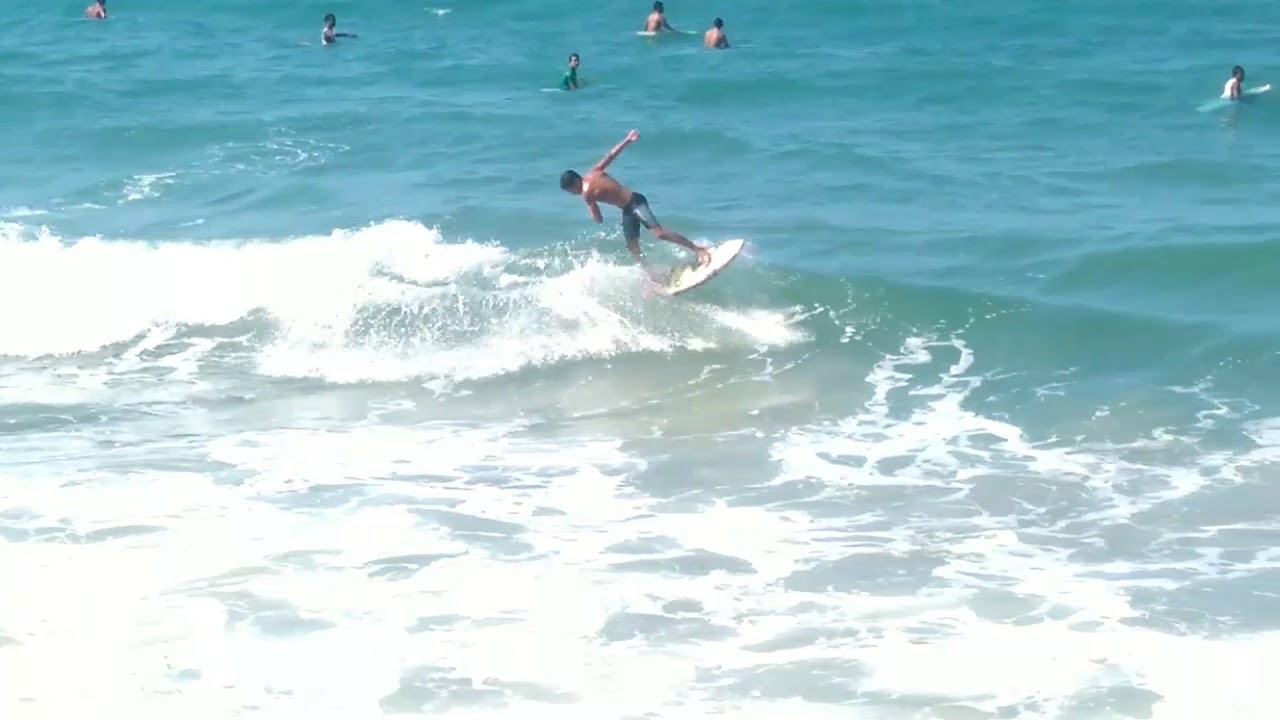 PAULO VICTOR SURF NA PRAIA DO PORTÃO TITANZINHO