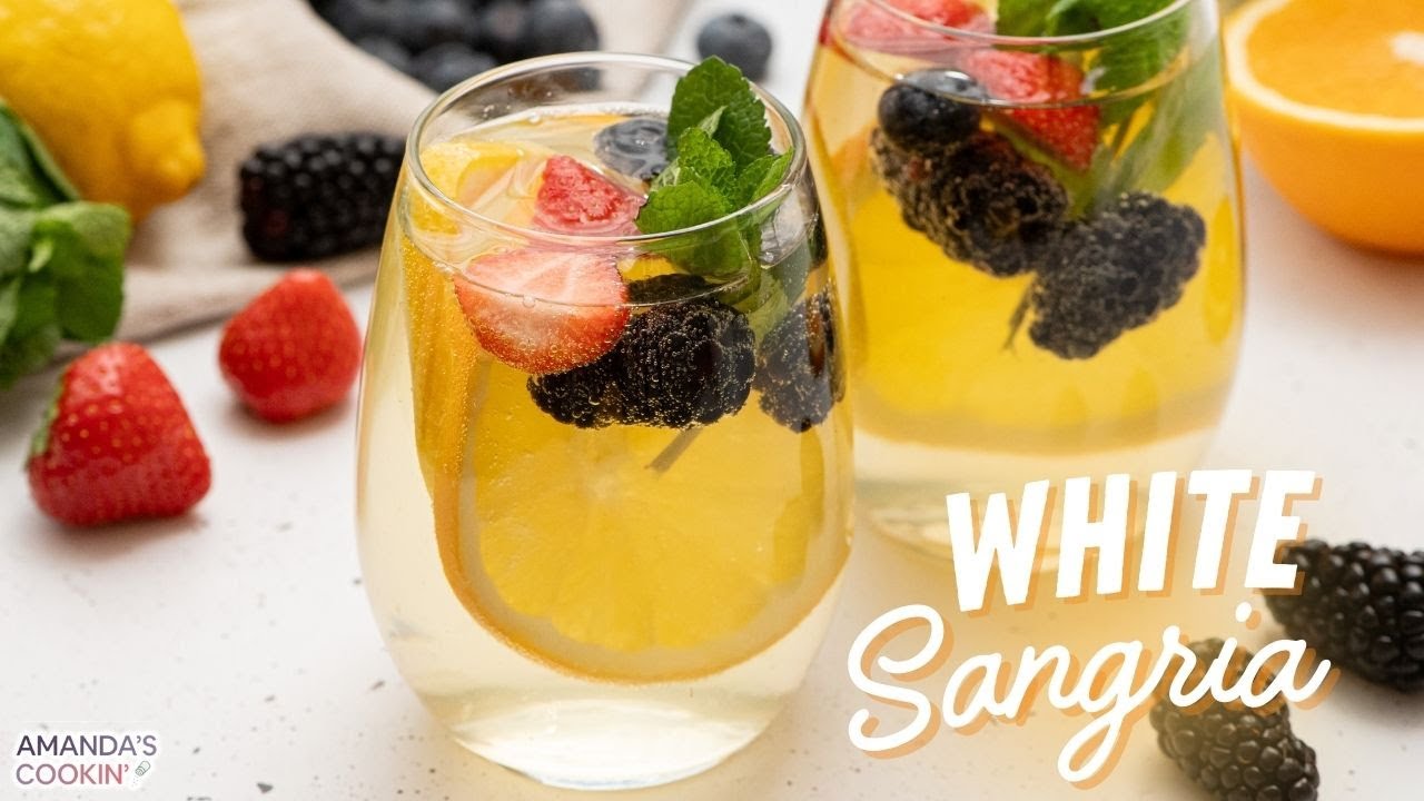 Белая сангрия — сладкий фруктовый коктейль!