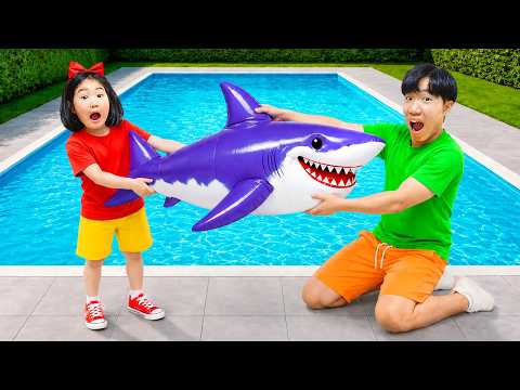 Inflatable Pool Toy Adventure - Kids Learn to Share